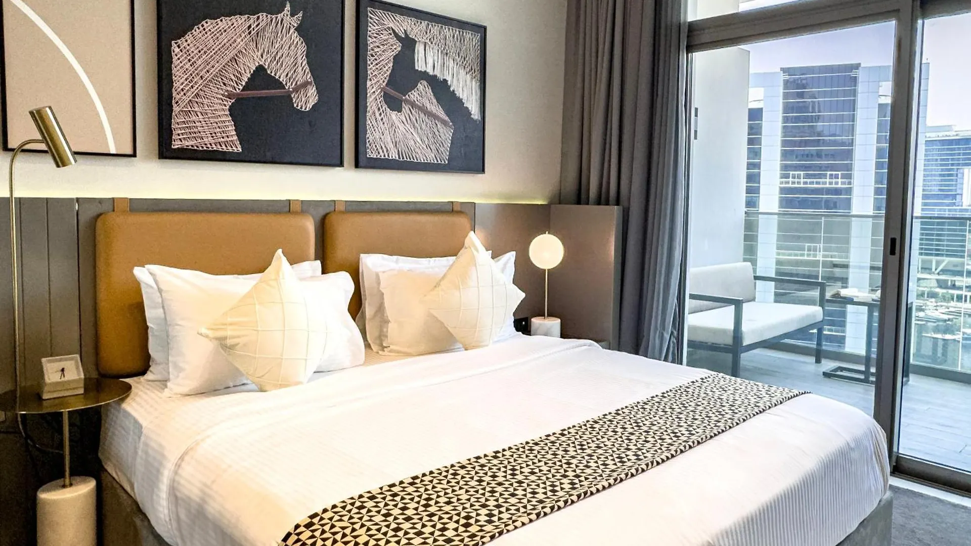 Select Stay-Cozy Studio In Mag 318 With Canal View Dubai Apartment